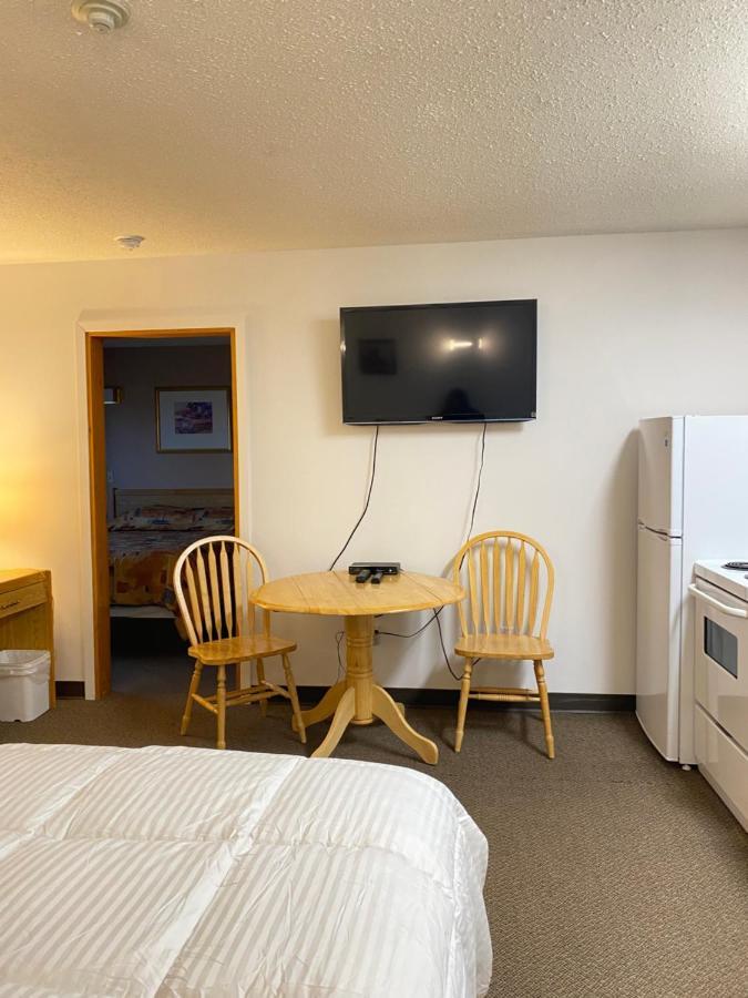 Hillview Motel Vanderhoof Exterior photo